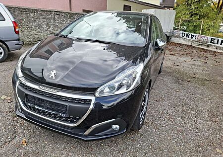 Peugeot 208 Signature