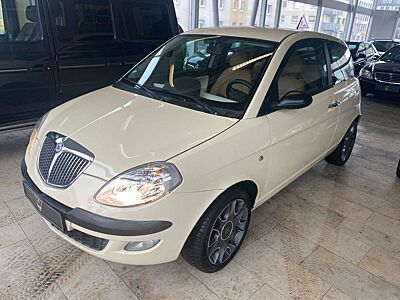 Lancia Ypsilon 1.4 16V Platino/Led./PDC/Klima/