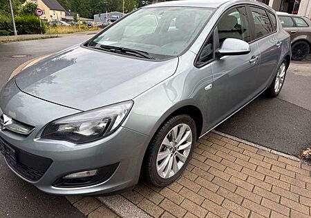 Opel Astra J Lim. 5-trg. Active 1.Hand,wenig Km.30.
