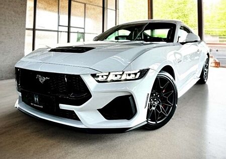 Ford Mustang GT V8 Fastback 6gang Deutsch| Neuzustand