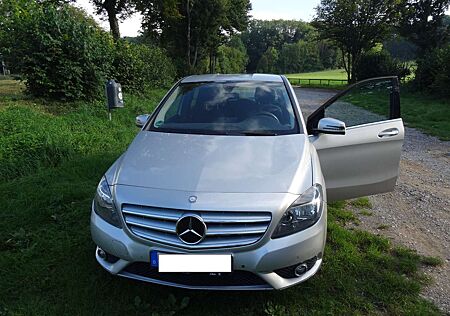 Mercedes-Benz B 200 (BlueEFFICIENCY) 7G-DCT