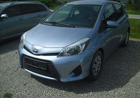 Toyota Yaris Hybrid Life