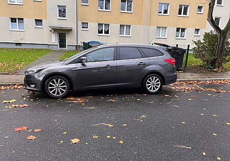 Ford Focus Klimaautomatik , Navi , Zentralverriegelung,