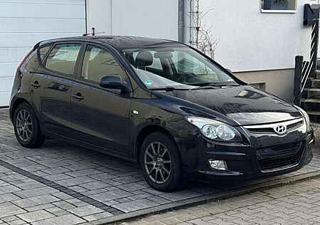 Hyundai i30 1,4 Benziner + neue Allwetterreifen + Bremsen neu