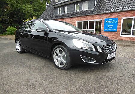 Volvo V60 D3 SUMMUM AUTOMATIK/AHK/LEDER/SCHIEBEDACH
