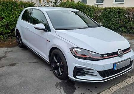 VW Golf GTI Volkswagen (BlueMotion Technology)