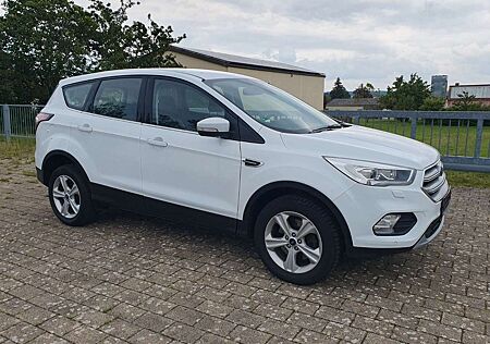 Ford Kuga Titanium Navi Rückfahrkamera Euro 6 AHK