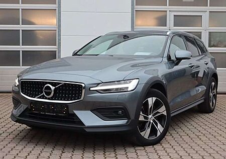 Volvo V60 B4 Cross Country Pro AWD Standhzg AHK ACC