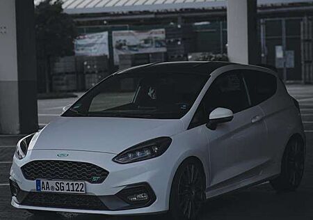 Ford Fiesta 1.5 EcoBoost S&S mit Styling-Paket ST