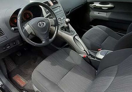 Toyota Auris 1.6 VVT-i Sol