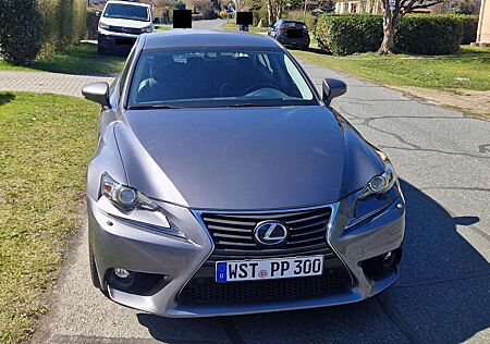 Lexus IS 300 IS 300h