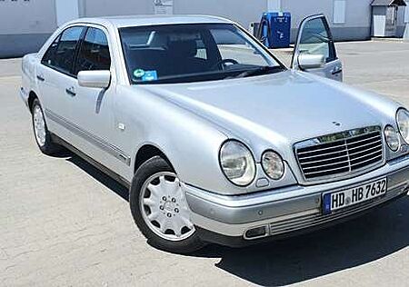 Mercedes-Benz E 240 Elegance