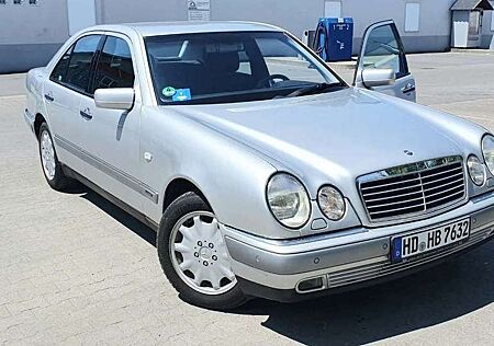 Mercedes-Benz E 240 Elegance