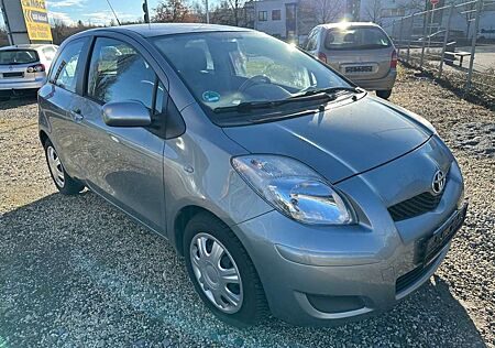 Toyota Yaris 3-Türer Autom.TÜV neu !