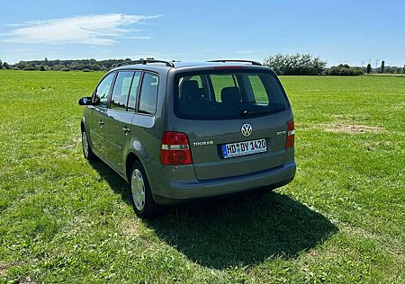 VW Touran Volkswagen 2.0 FSI Highline