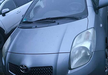 Toyota Yaris 1.0 VVT-i Luna