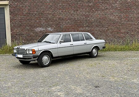 Mercedes-Benz 250 W123 Lang Pullman Erstklassiger Zustand