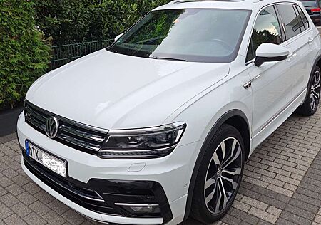 VW Tiguan Volkswagen 2.0 TDI SCR 4Motion DSG Highline, AHK, PANO