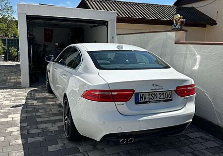 Jaguar XE 20d Aut. Pure