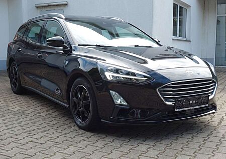 Ford Focus Turnier Titanium,HUD.LED.AHK.KeyFree.Navi