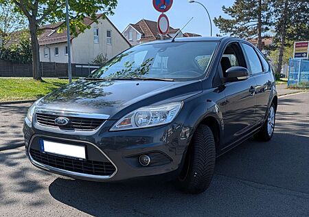Ford Focus Fließheck 5-Türer 1.6 Ti-VCT Ghia
