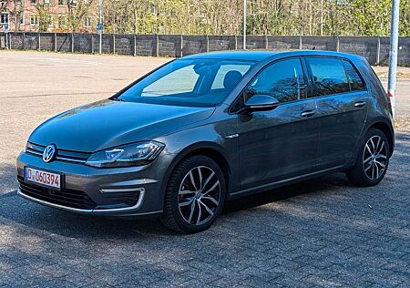 VW Golf Volkswagen VII e- FullAssist/AID/Leder/KeyLess