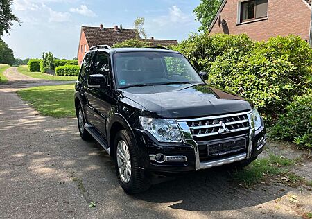 Mitsubishi Pajero 3.2 DI-D Automatik Edition 100