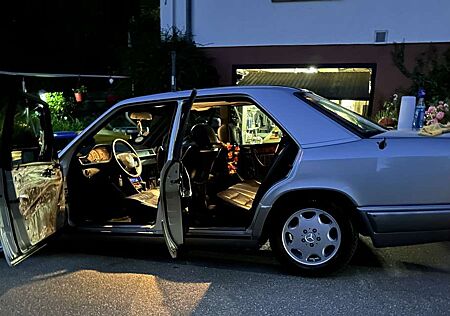 Mercedes-Benz E 220 Mercedes E220 W124 Leder Klima Schiebedach AMG