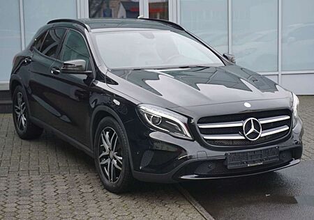 Mercedes-Benz GLA 200 NightPaket/Pano//Navi/Euro 6