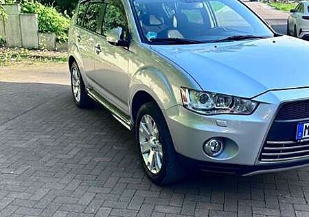 Mitsubishi Outlander 2.2 di-d Intense E5