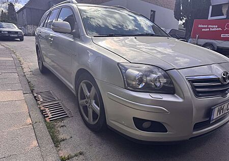 Toyota Avensis 2.2 D-CAT Combi Executive