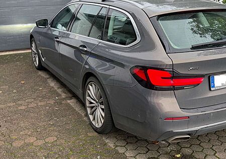 BMW 530e 530 xDrive Touring Aut. Luxury Line