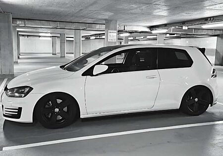 VW Golf GTI gebraucht kaufen VW Golf GTI Volkswagen Performance BlueMotion Technology