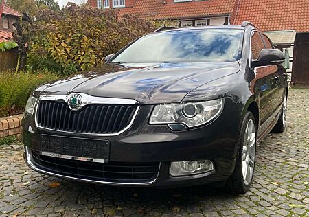 Skoda Superb II Combi Diesel Combi 2.0 TDI DSG Elegance