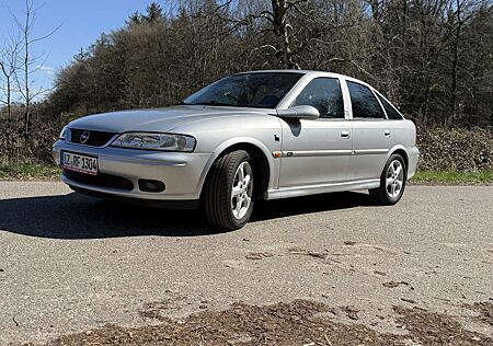 Opel Vectra 1.8 Edition 100