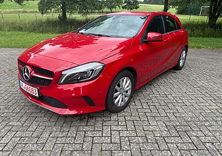 Mercedes-Benz A 180 Navi LED Leder