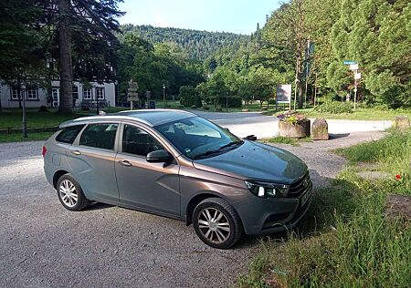 Lada Vesta Kombi TÜV neu, guter Zustand privat