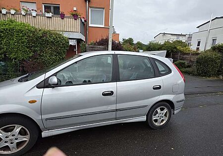 Nissan Almera Tino acenta