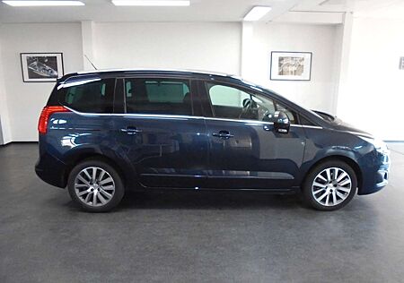 Peugeot 5008 Allure 7 Sitze Panorama Kamera TÜV 06/2026