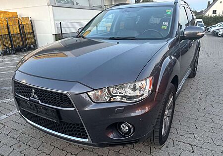 Mitsubishi Outlander Instyle 4WD*LEDER*7-SITZE*AUTOMATIK*