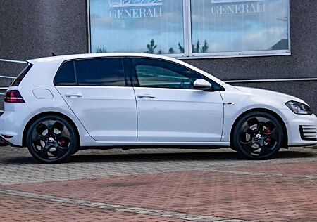VW Golf GTI Volkswagen Golf 7 2.0 GTI BlueMotion Technology DSG