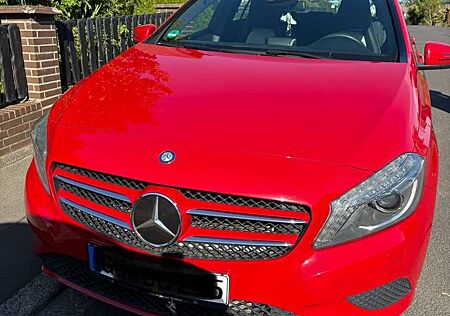 Mercedes-Benz A 180 (BlueEFFICIENCY) 7G-DCT