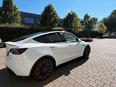 Tesla Model Y Performance Dual Motor AWD Leder in Weiß