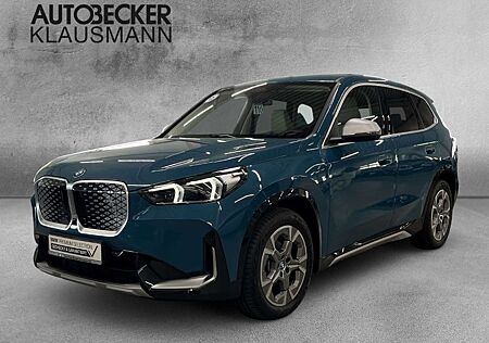 BMW iX1 xDRIVE 30e AUTOMATIC LC PROF HuD KAMERA AHK LED PD