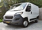 Peugeot Boxer 330 L1H1 Pro BlueHDi 110 *AHK 2 Tonnen*SHZ*HU NEU*