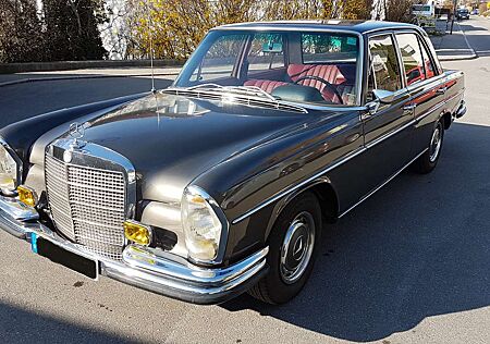 Mercedes-Benz 280 SE/8