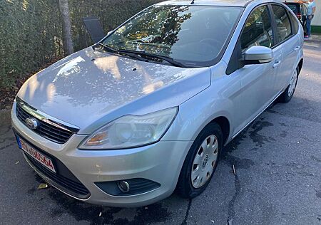 Ford Focus Fließheck 5-Türer 1.6 16V Ambiente