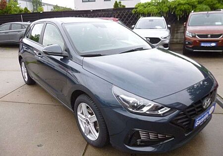 Hyundai i30 Lim. 1,5 Pure/Klima/DAB/PDC/Tempomat