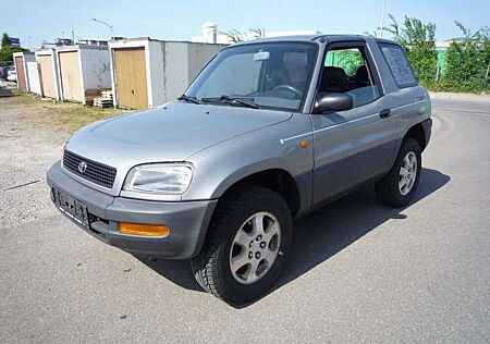 Toyota RAV 4 fährt gut* 31 Jahre*