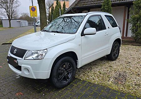 Suzuki Grand Vitara 1.6 Black and White top Zustand